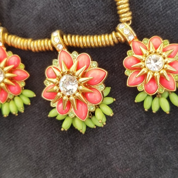 Juicy Couture adjustable flower necklace - Picture 4 of 6